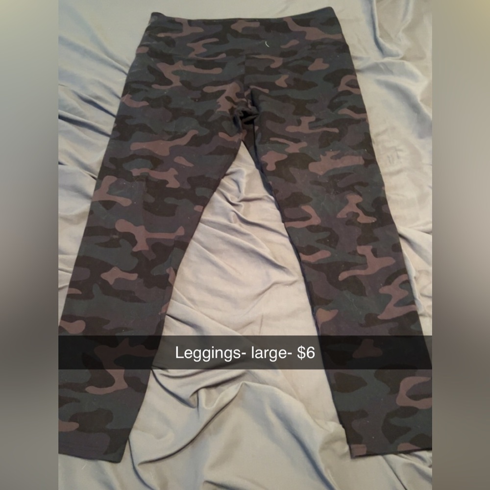 Camo leggings! Super soft size large
